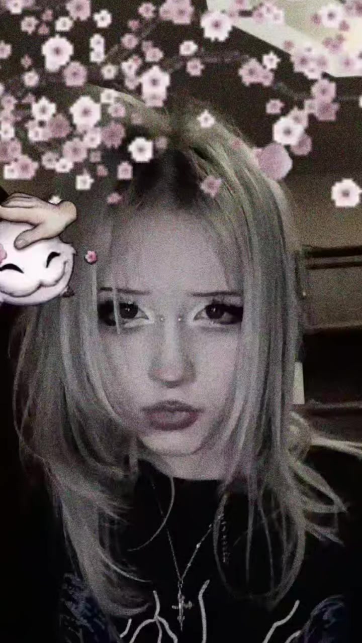 @✧･ﾟ: *✧･ﾟ:*