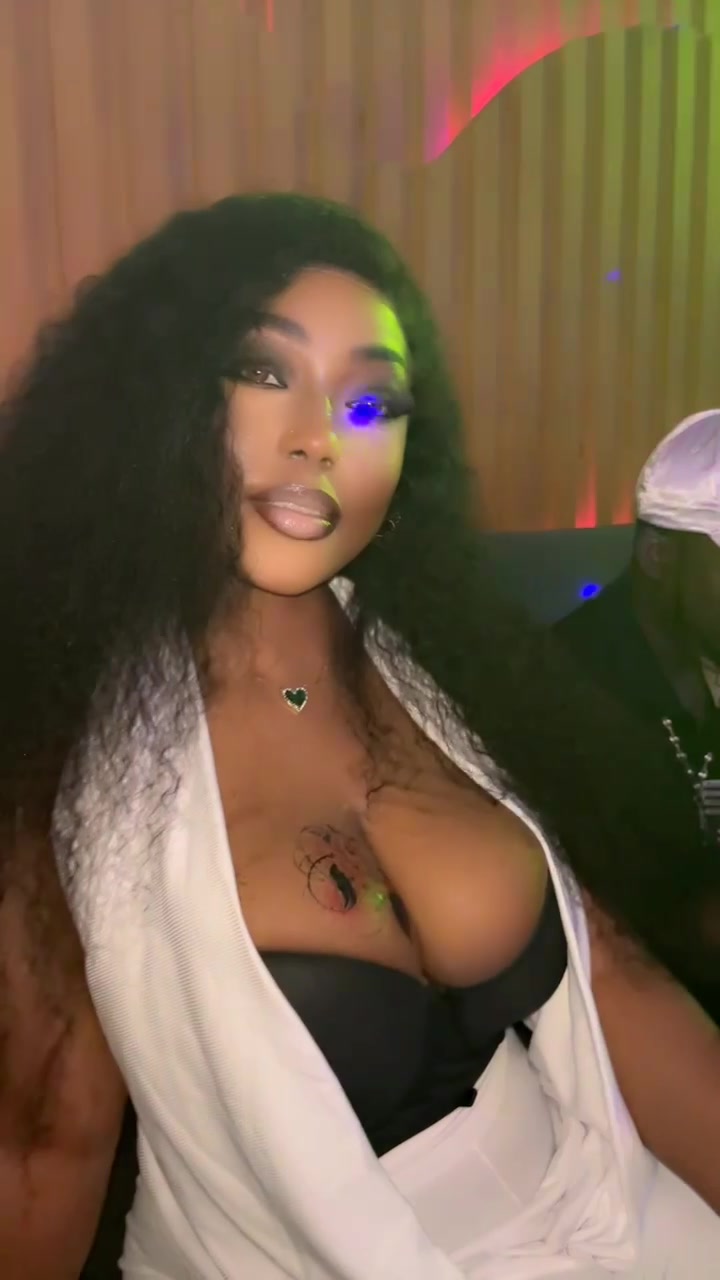 @𝓗𝓮𝓻𝓵𝓲𝓷𝓮 𝓘𝓷𝓰𝓻𝓲𝓭💎