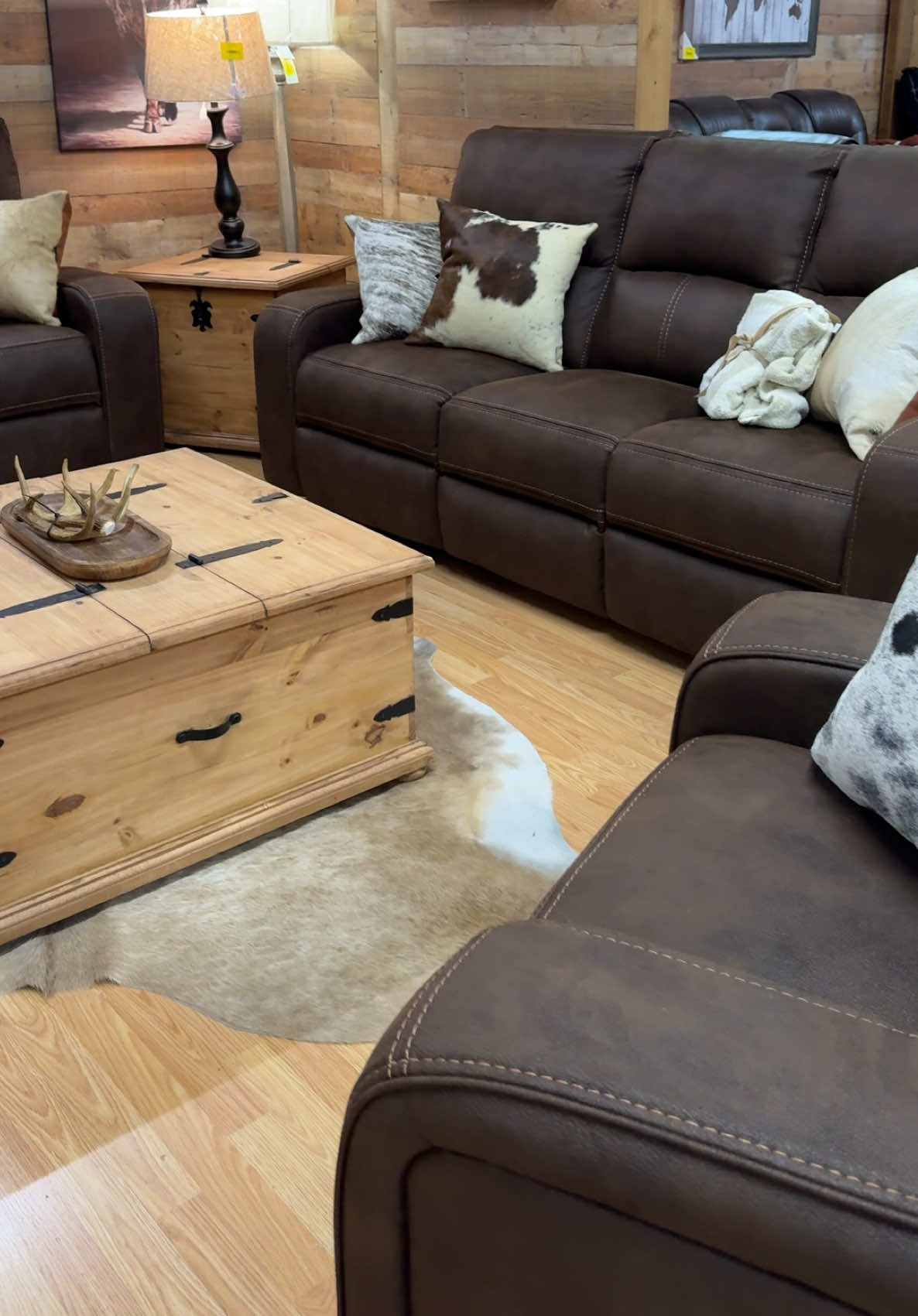 @RusticFurnitureDepot
