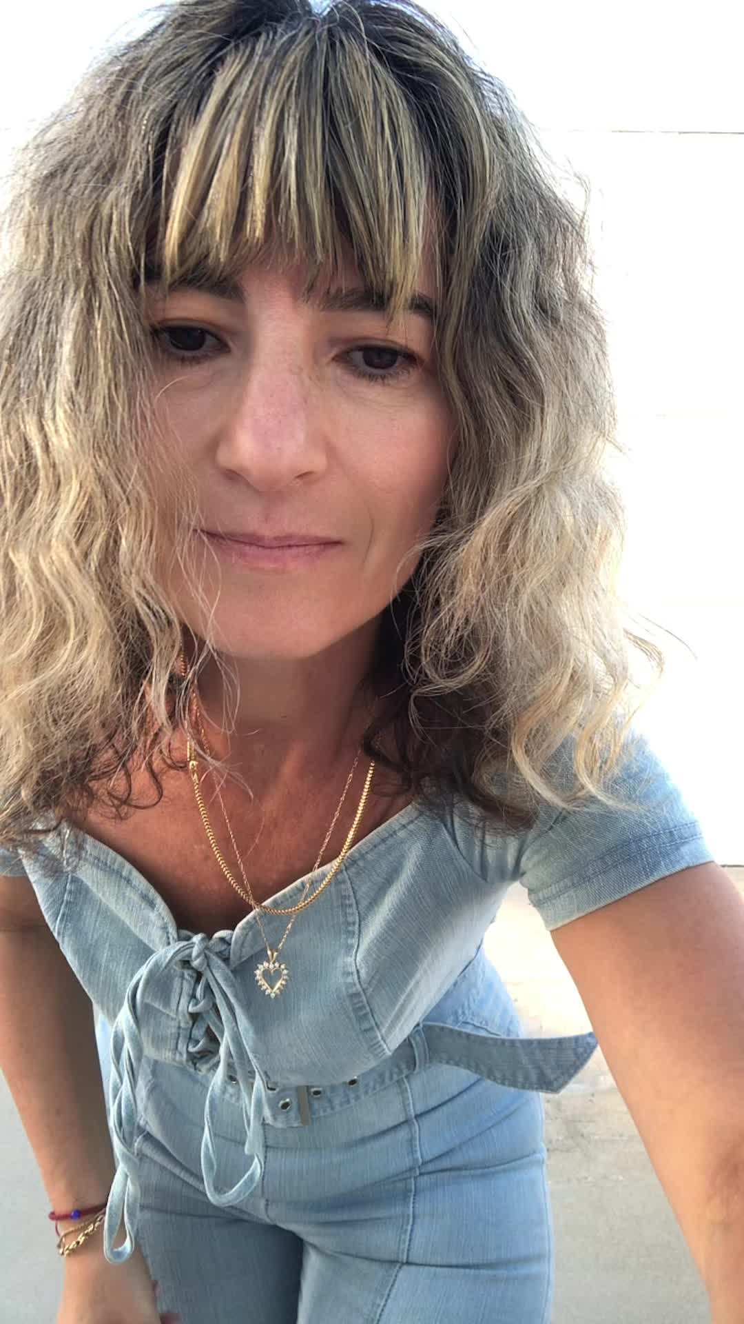 @Bella