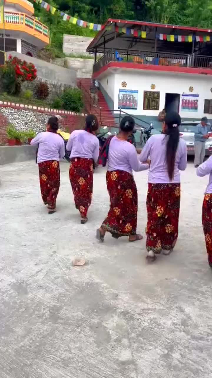 @मञ्जु( गुरुङ )