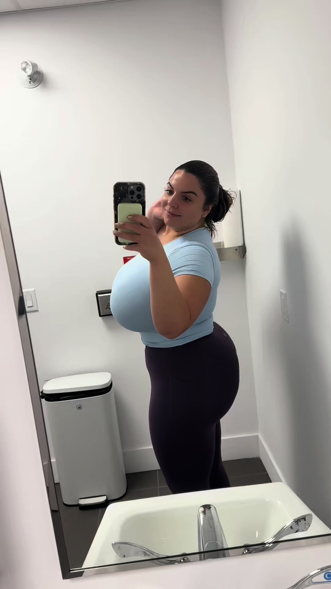 @iloveteniah