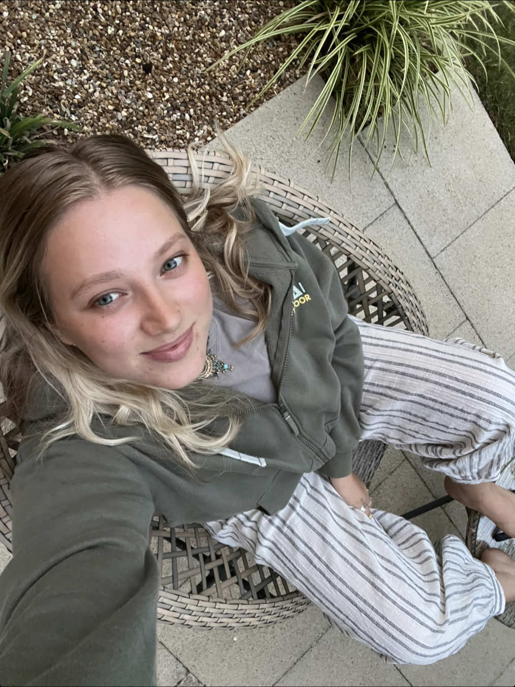 @hollywollycholly