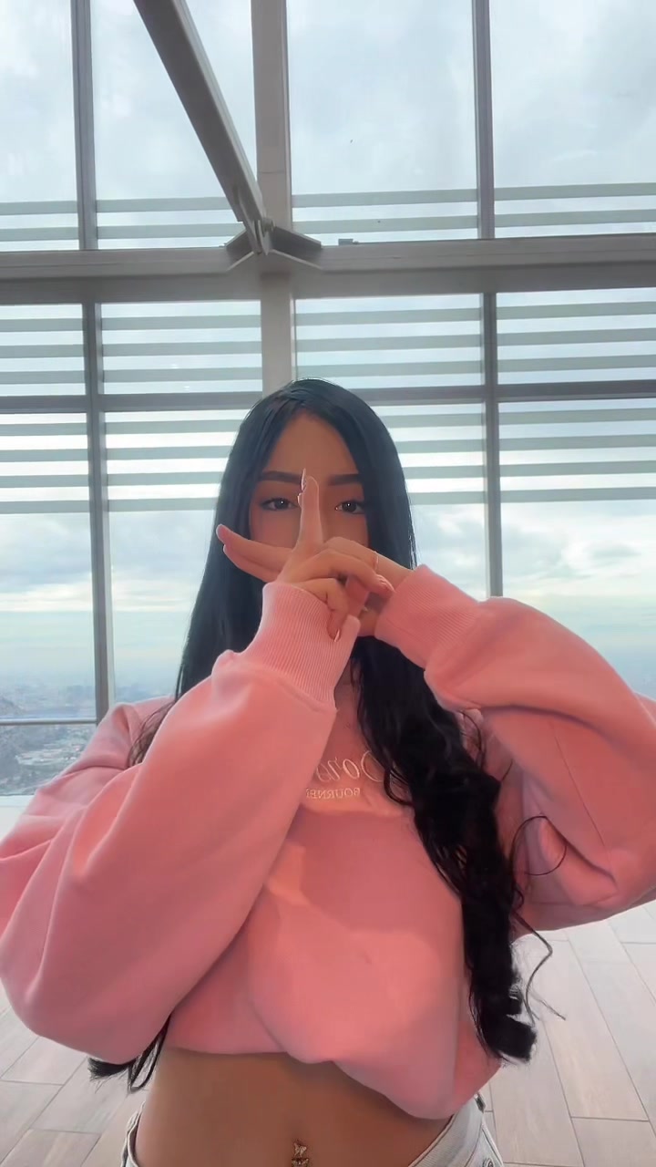 @𝐕𝐚𝐥𝐞𝐫𝐲🖤💸