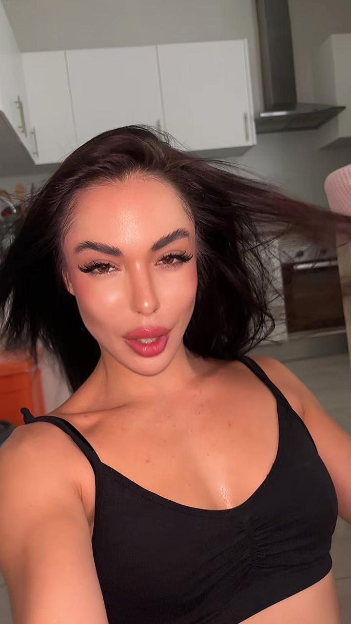 @byauura