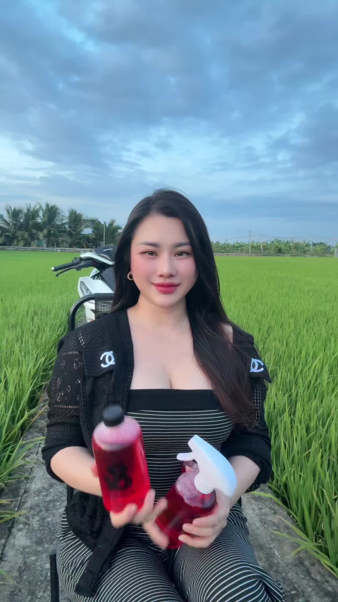 @Ho&agrave;ng Yến