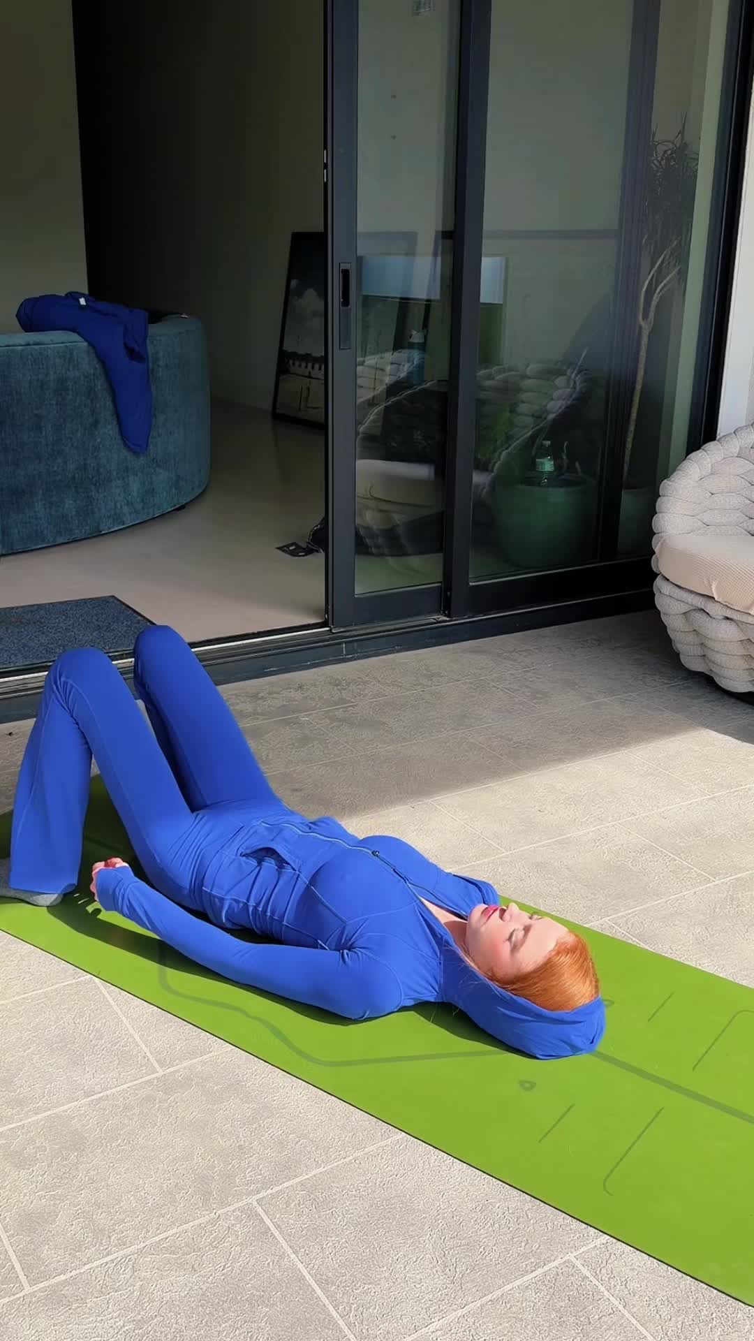 @lilredyoga