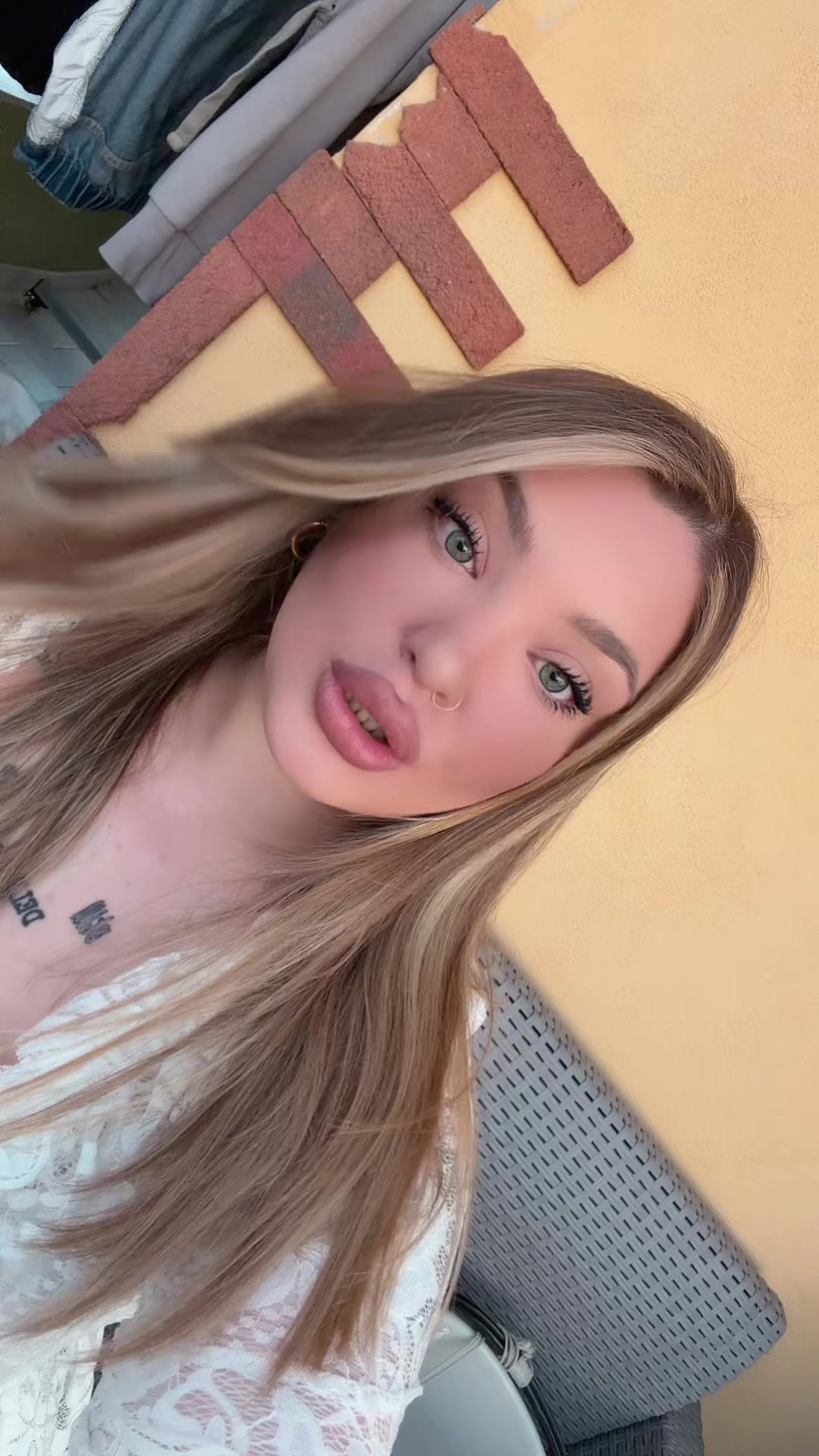 @Ross33lla__