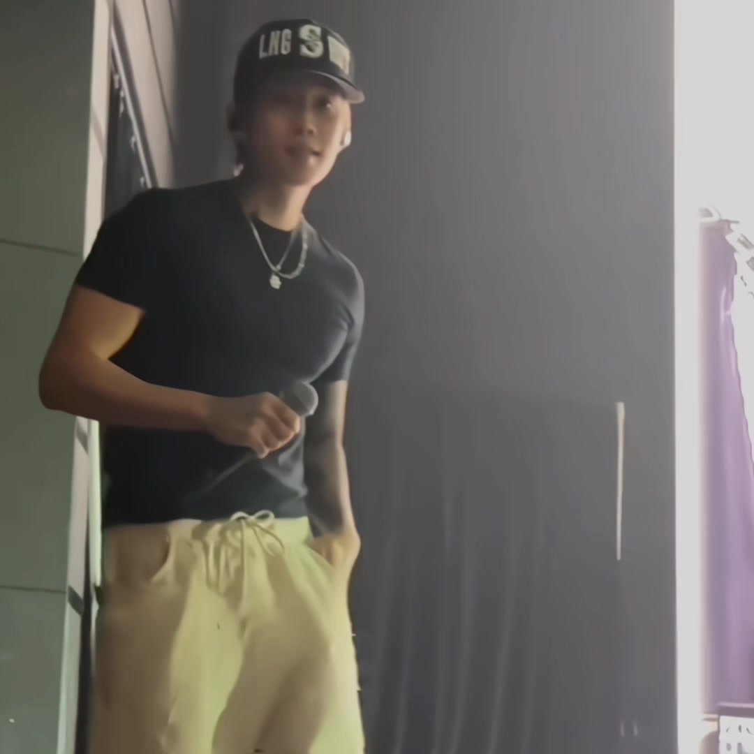 @🤍
