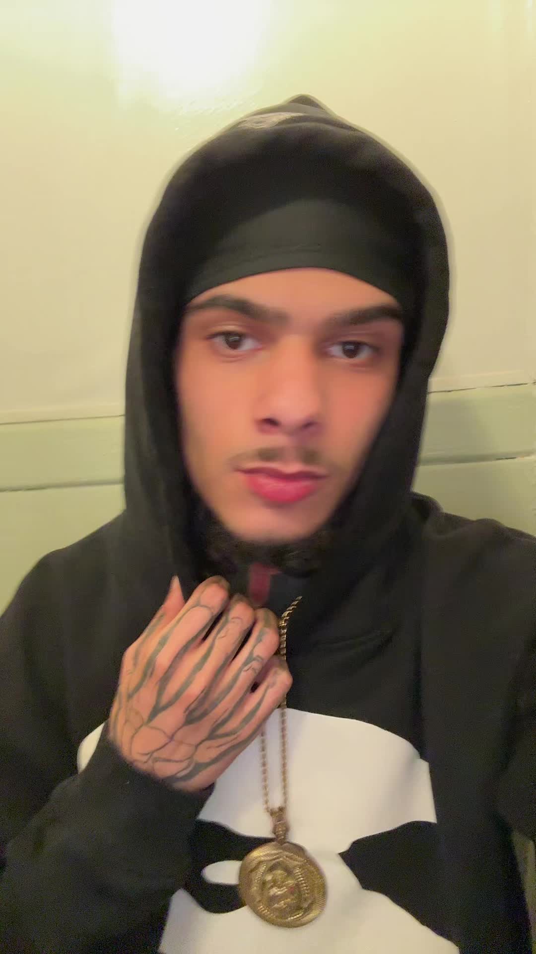 @️