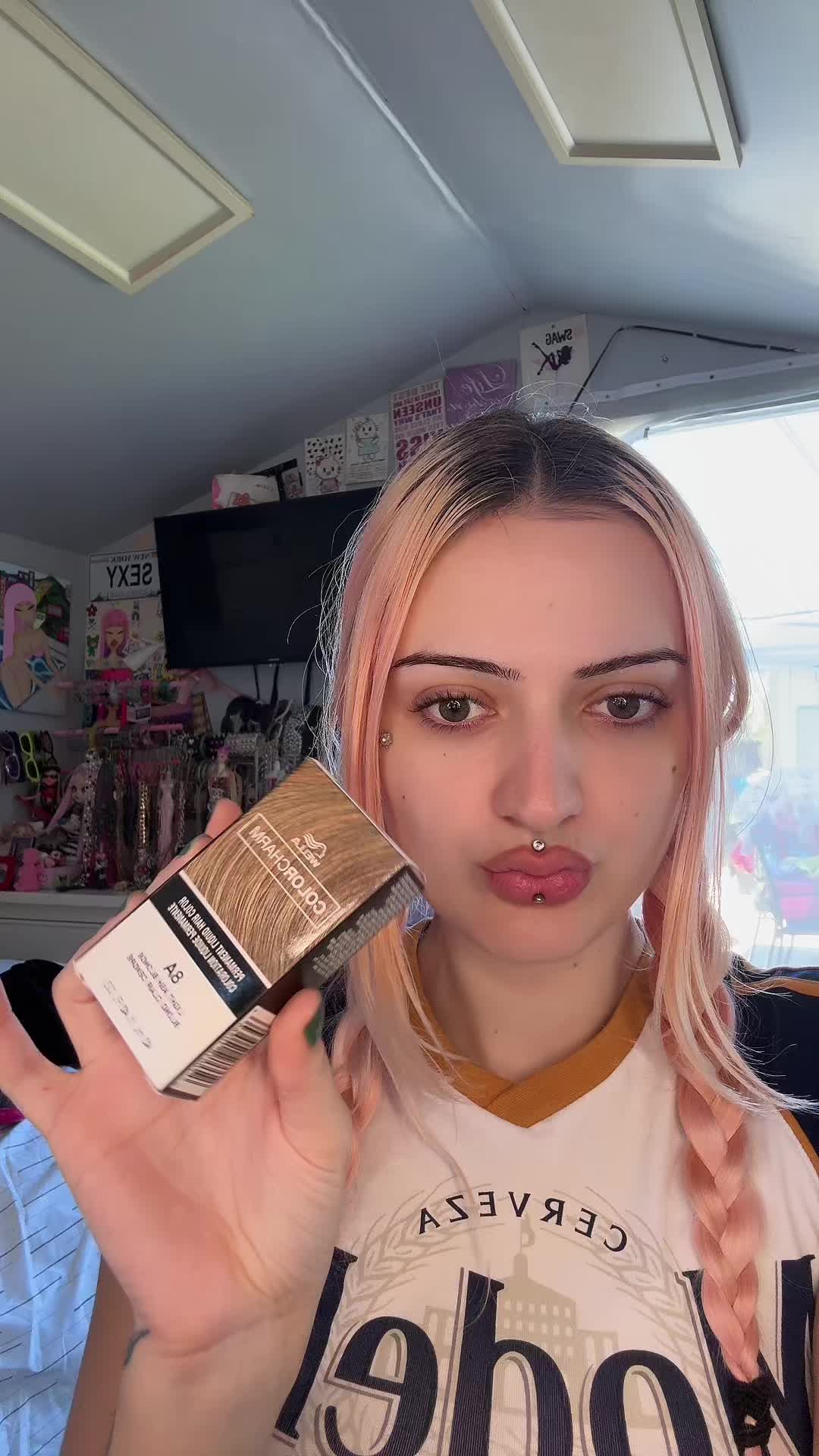 @elionathequeen_