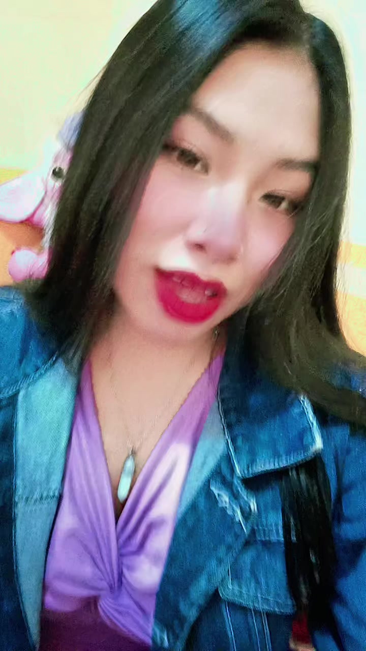 @LIZZ🥭