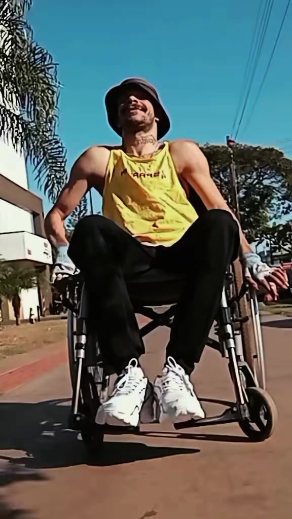 @Eita.Porra.Menoo