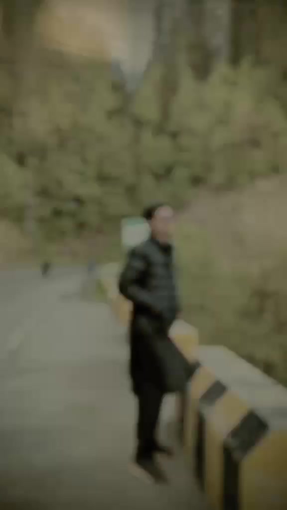 @MR. AWAIS🎤🎻🎧🎸