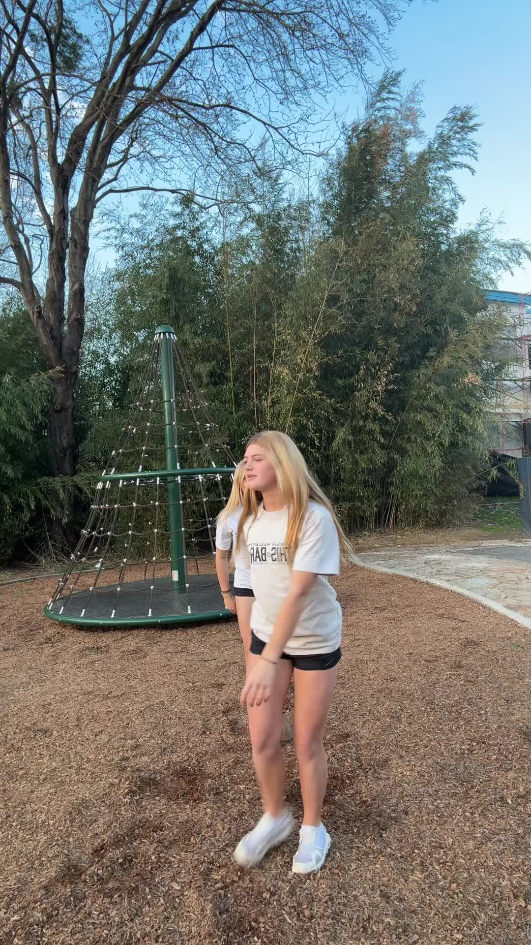 @nadhia