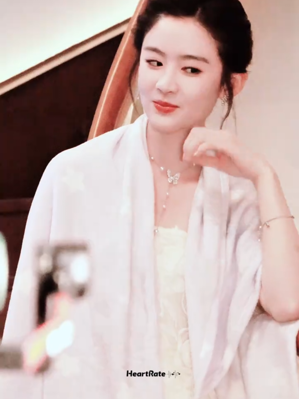 @Kẹo . Bông . Nhỏ ᥫᩣ