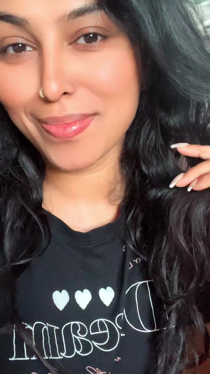 @Tharshi🖤❤️