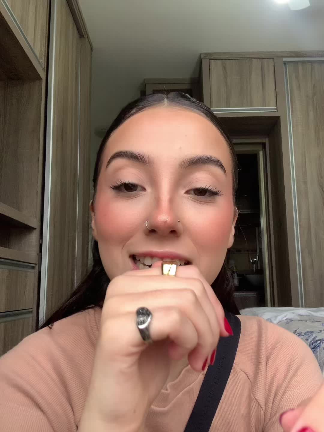 @Lara Silvério