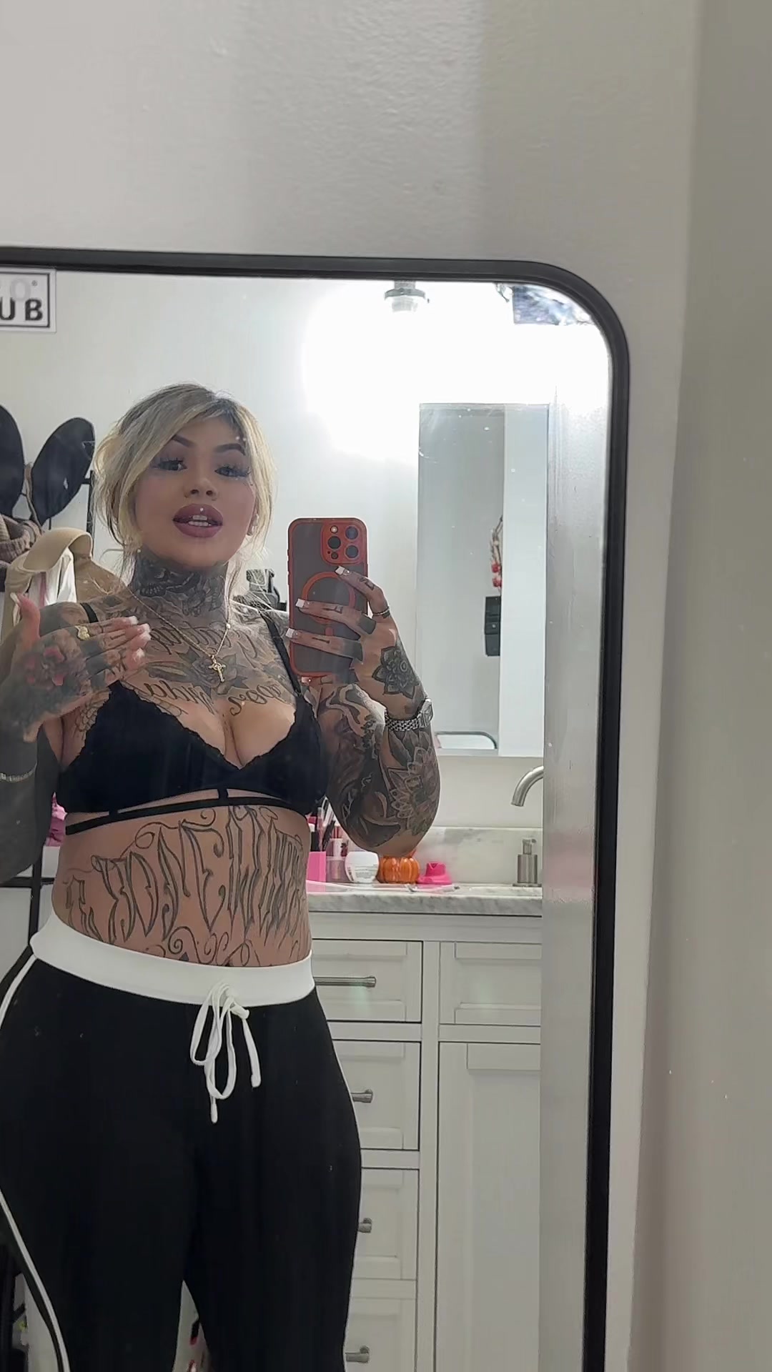 @Hottie.mamassss