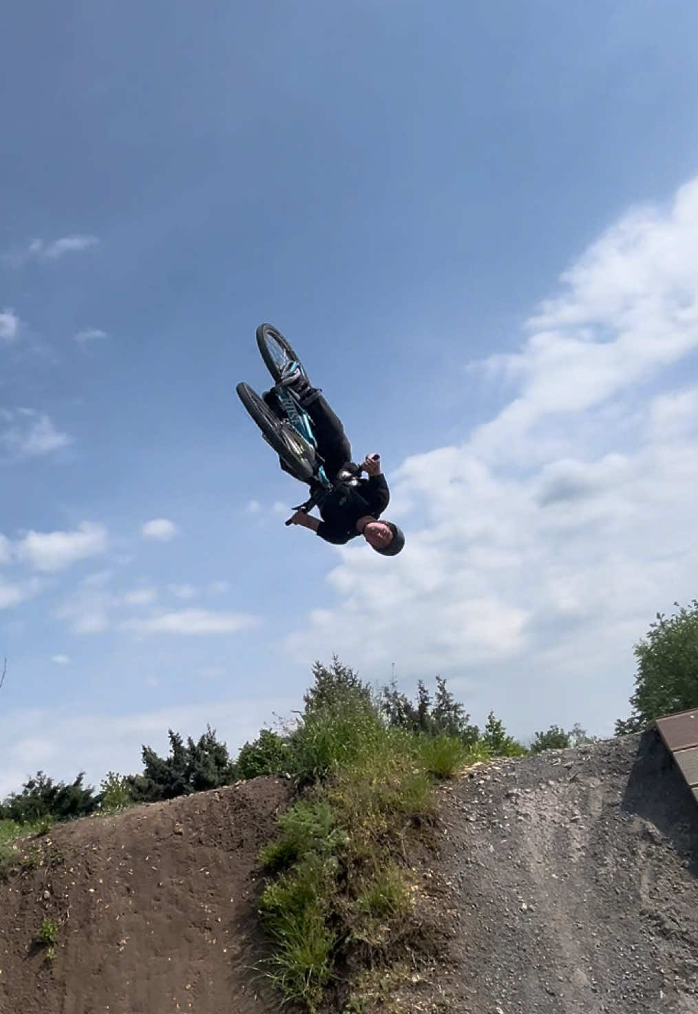 @Johnnyschmidt_mtb
