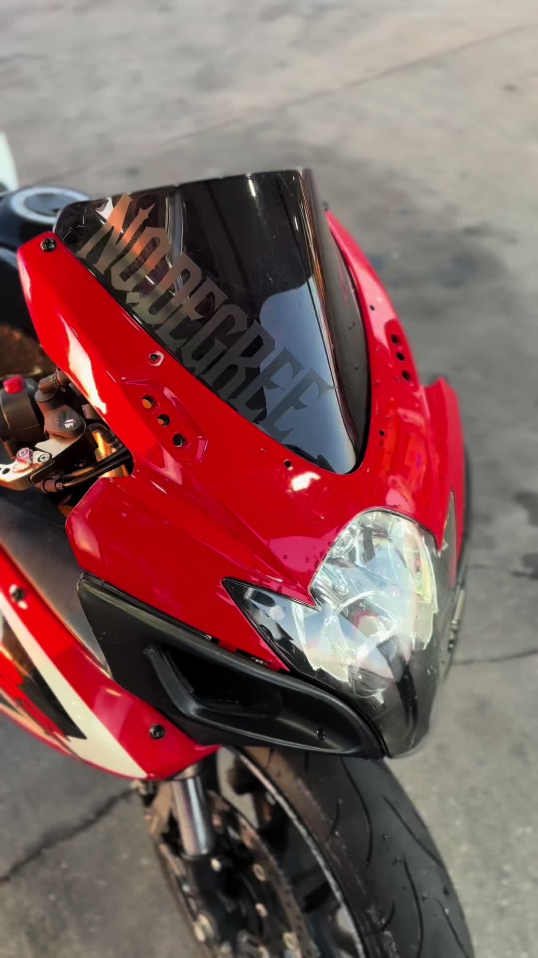 @Vq.Cayden