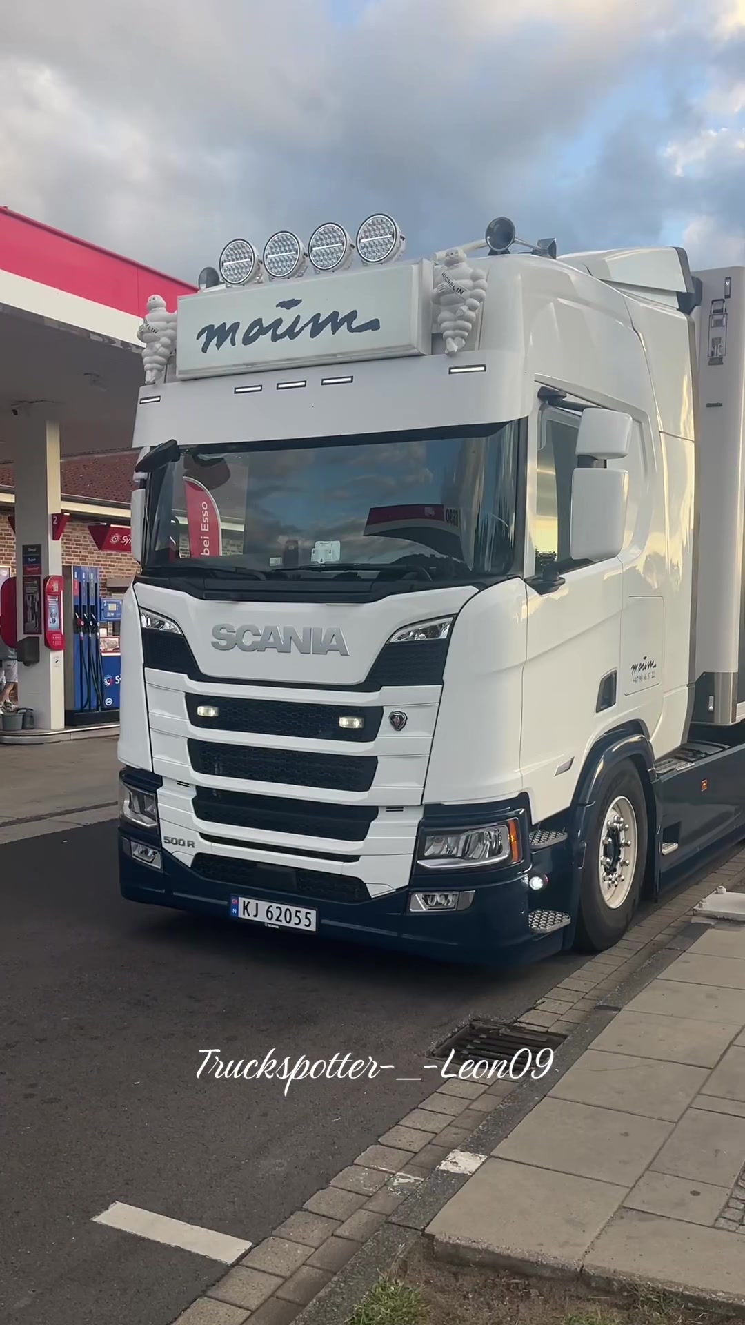 @Truckspotter-_-Leon09