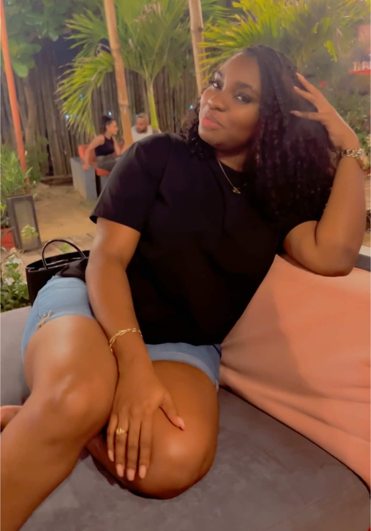 @Jannys Laure Affane🇬🇦