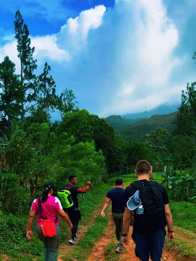 @nomadic.travelers