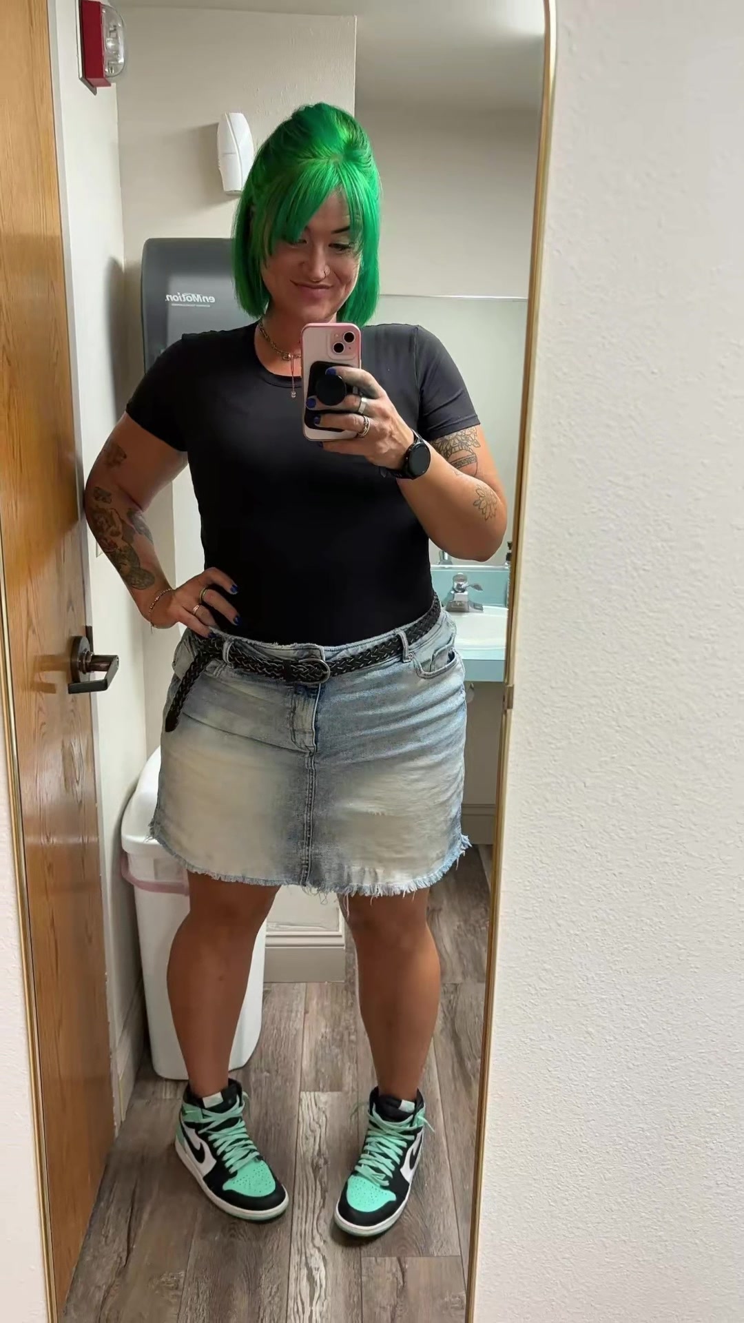 @elliethesneakermom