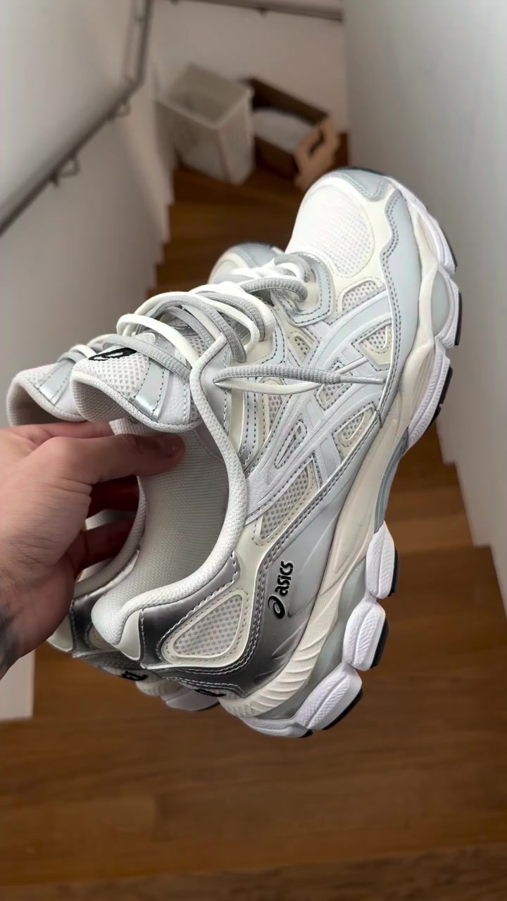 @SNEAKBAST