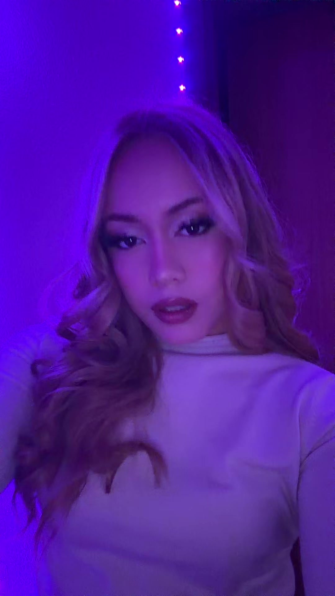 @Bella