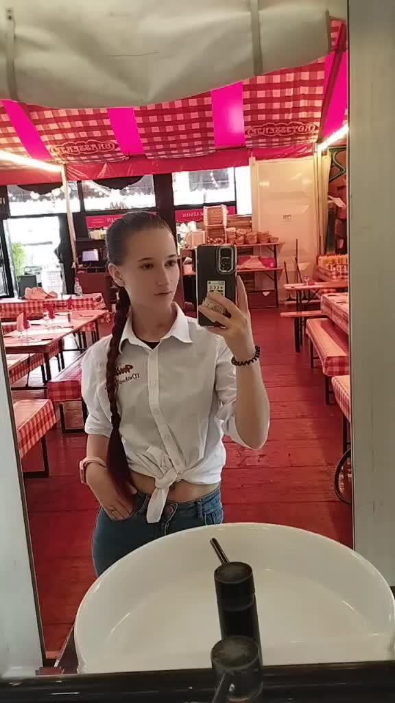 @KARINA