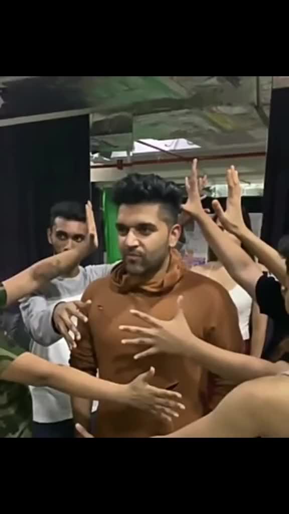 @😘Gurukifan😘