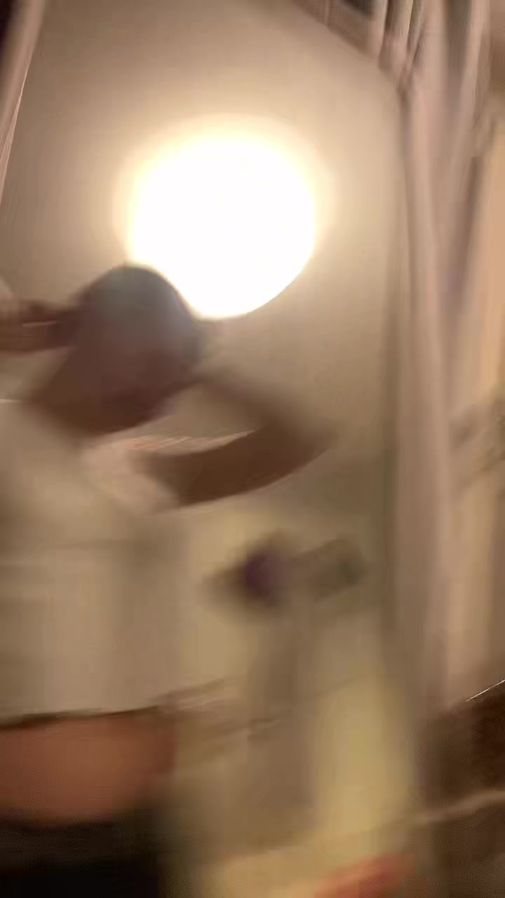 @👩&zwj;🎤👩&zwj;🎤