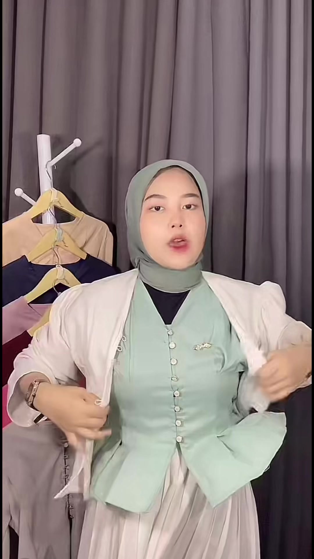 @Ana