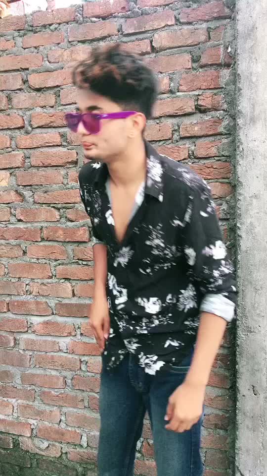 @Aayuxh_