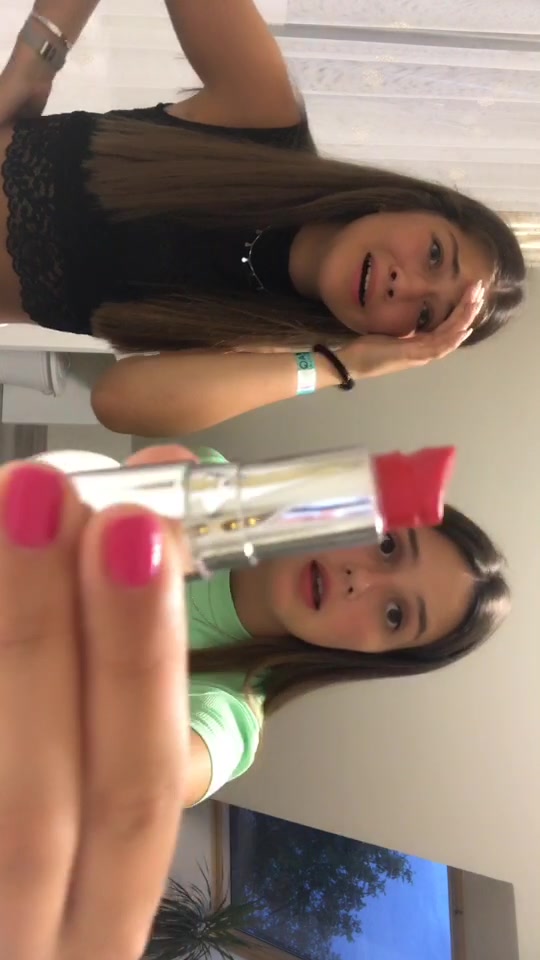 @Viki és Sári