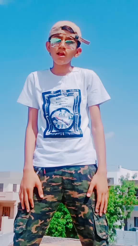 @c  o  o  l😎 b  o  y
