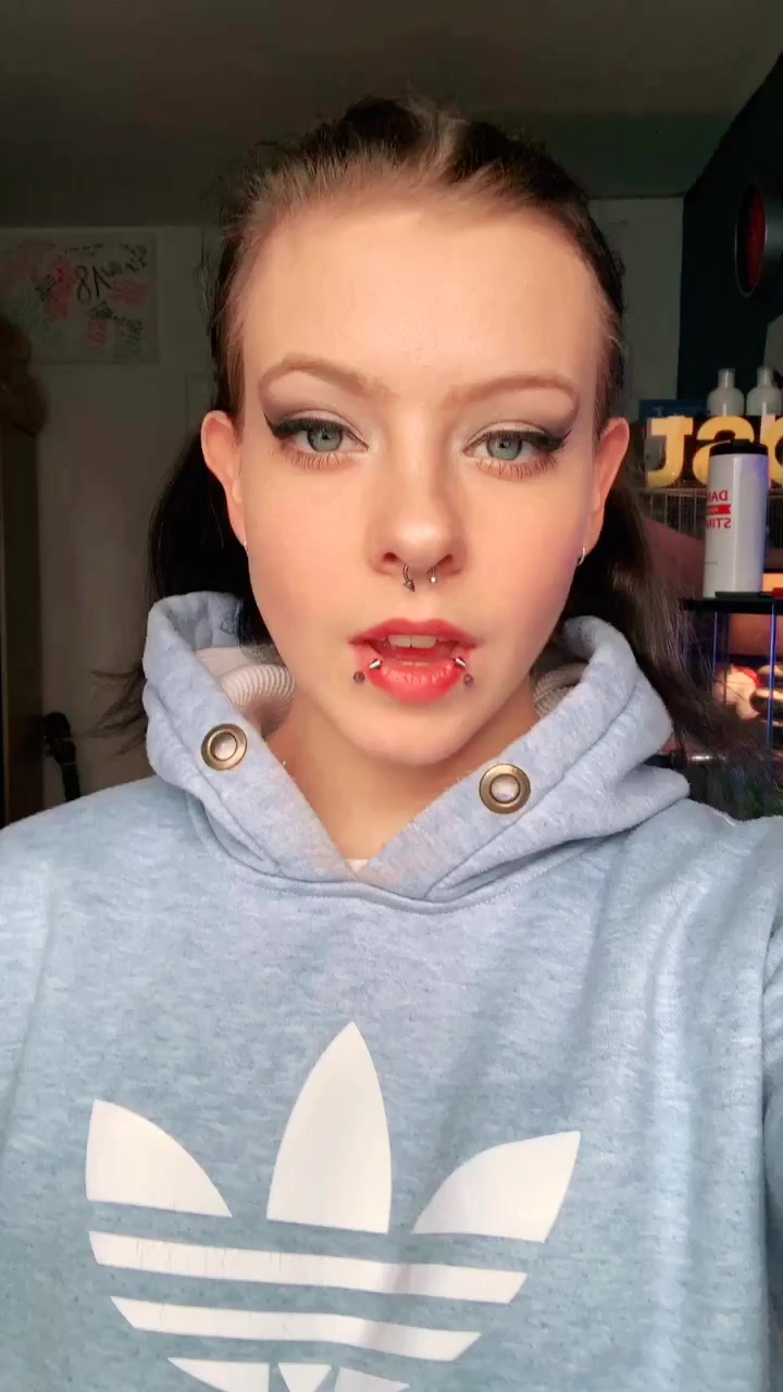 @Shãñićė 👑