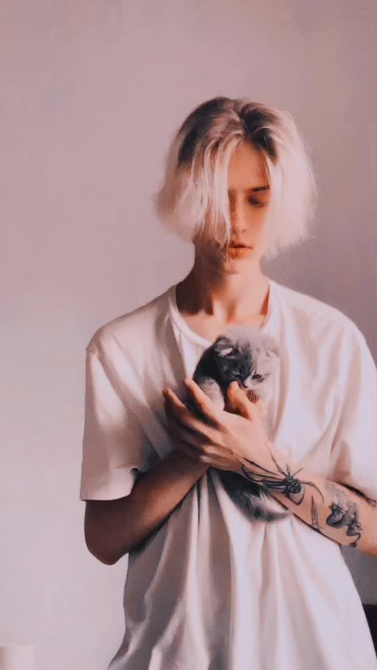 @Aystallll