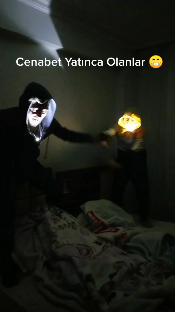 @Gözlüklü Adam