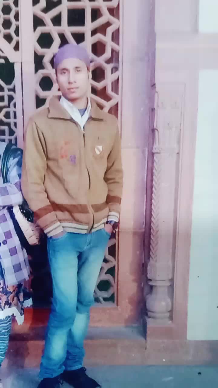 @MrZeeshu