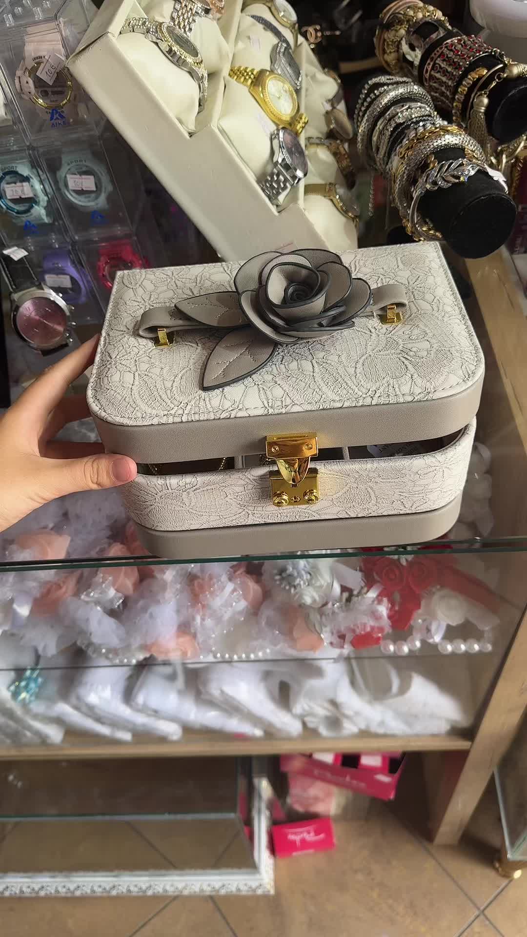 @GenisaShop