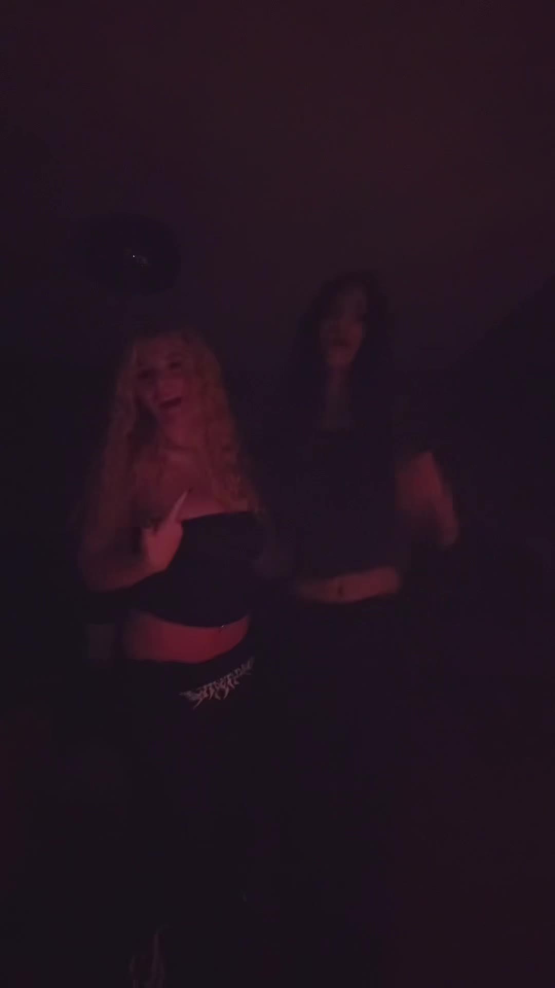 @izzy_swimss