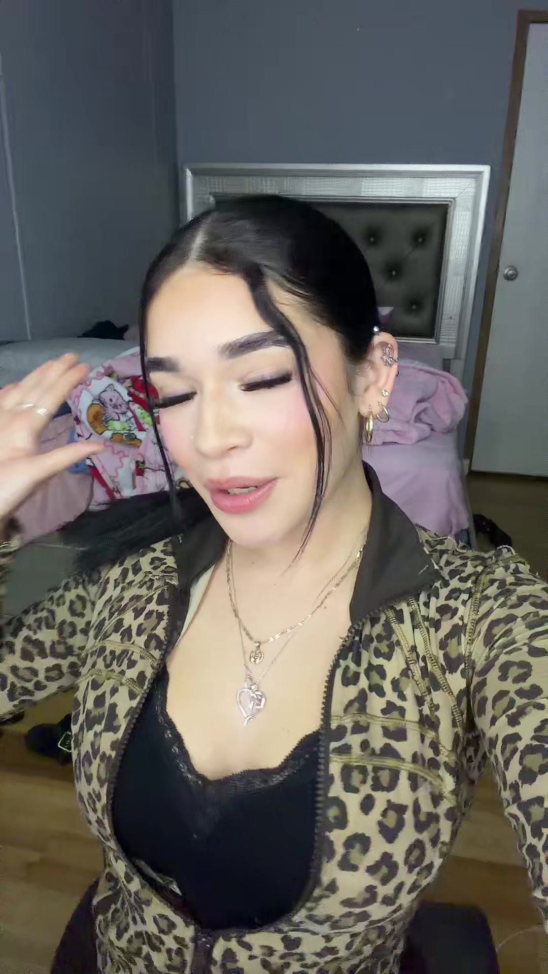 @️