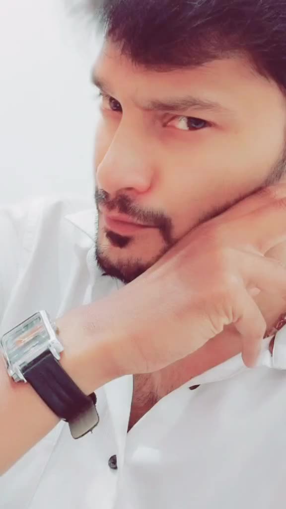 @👑𝓛○𝓿𝓮_𝓖𝓾𝓻𝓾 &hearts;