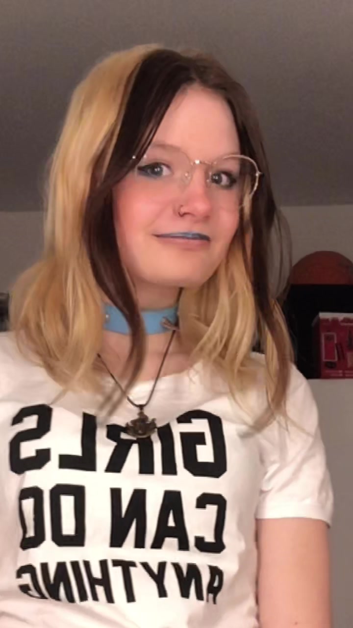 @VibbiCrystalWolf💠