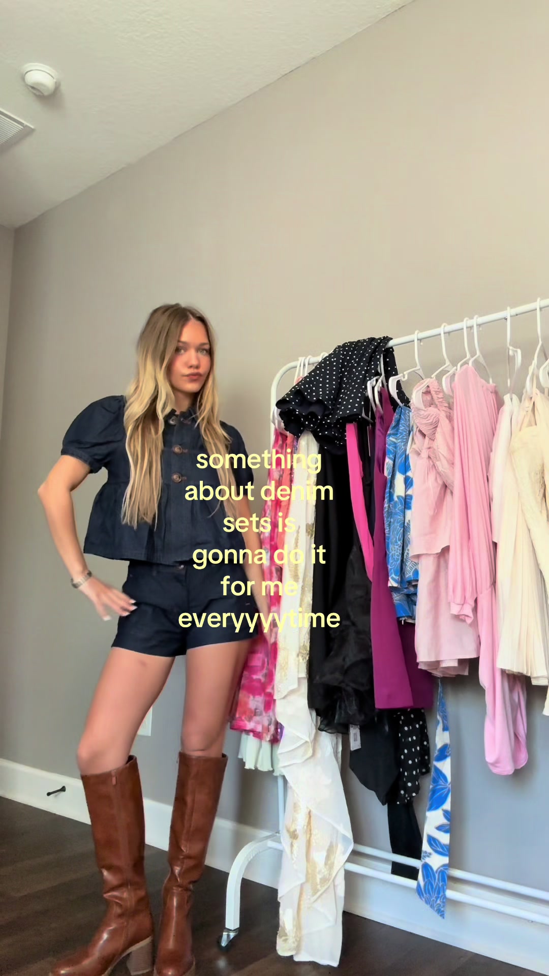 @shopchloemhollis