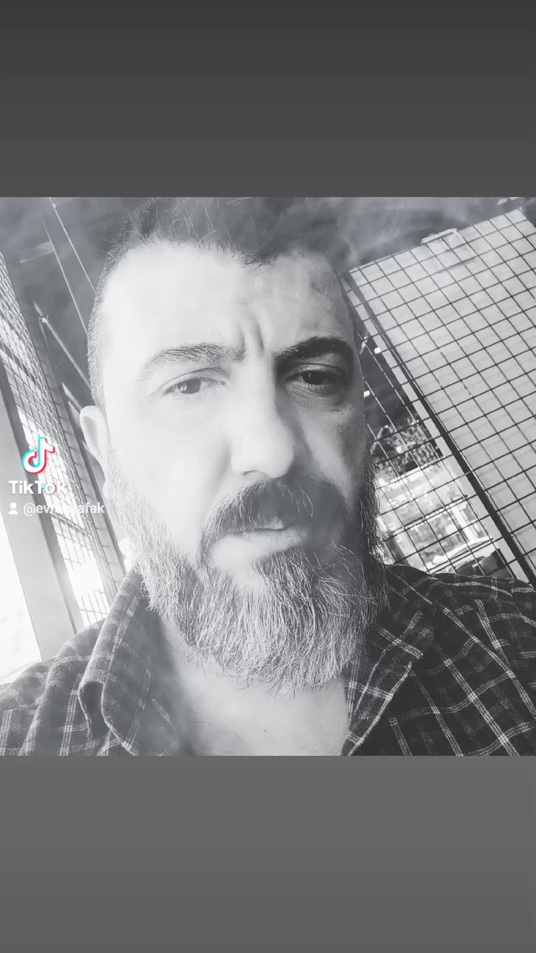 @aksakallı