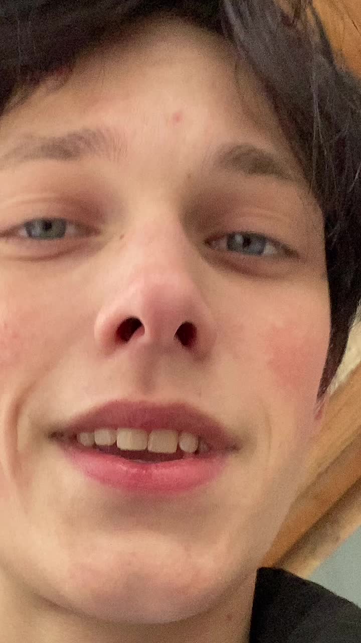 @LipsingForever